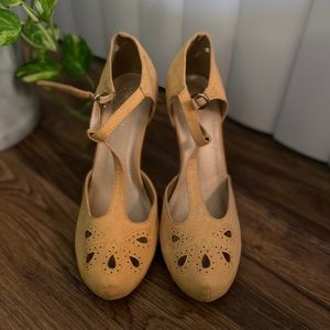 Yellow ankle-strap heel
